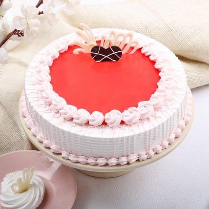 Strawberries Cake - Bakers Talent - Exotic Desserts, Customized Cakes,  Macarons, Cupcakes