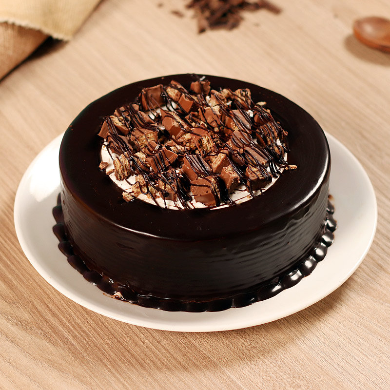 Luscious Kitkat Chocolate Cake